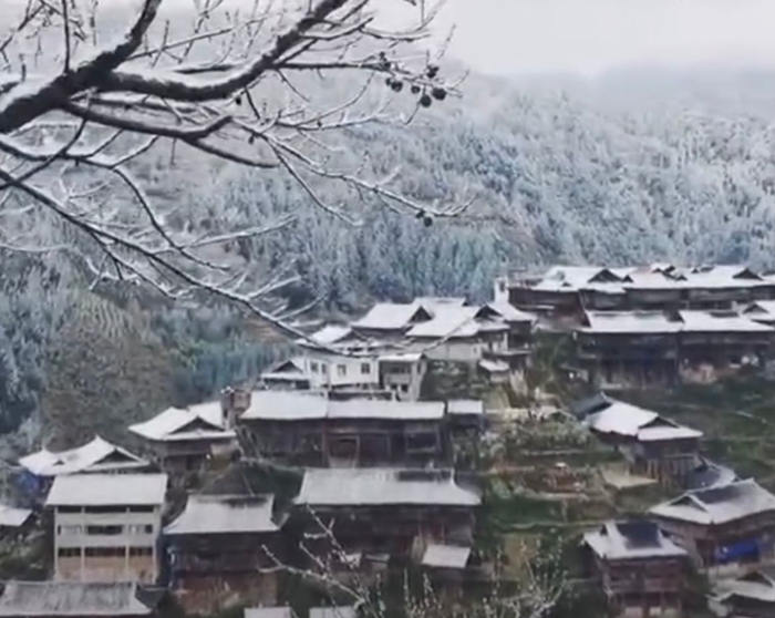 白雪覆盖了广西高寒地区的一个小山村