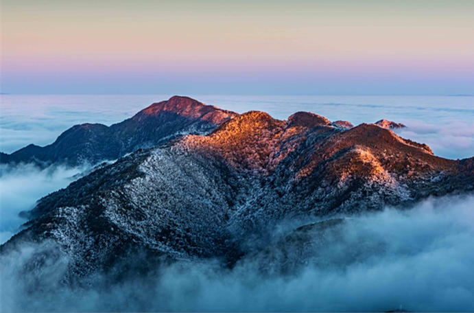 莽山雪景遇见云海奇观，当雪景遇见云海，特别的壮美。