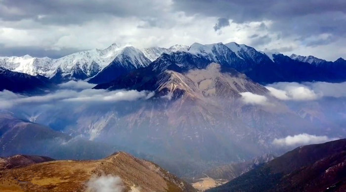 贡嘎山在哪里？贡嘎山在哪个省市？(贡嘎山的地图与图片)