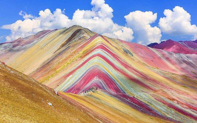 秘鲁彩虹山--国外值得一去的七彩丹霞地貌