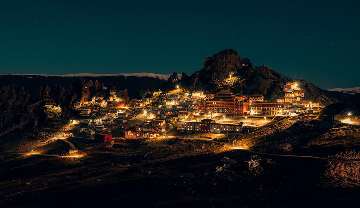 孜珠圣境--丁青孜珠寺夜景