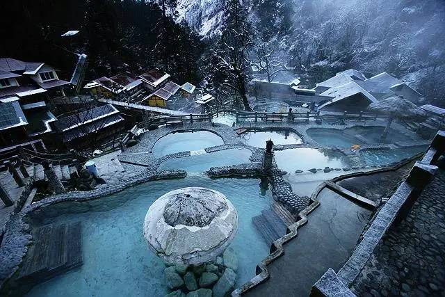 海螺沟可以泡温泉