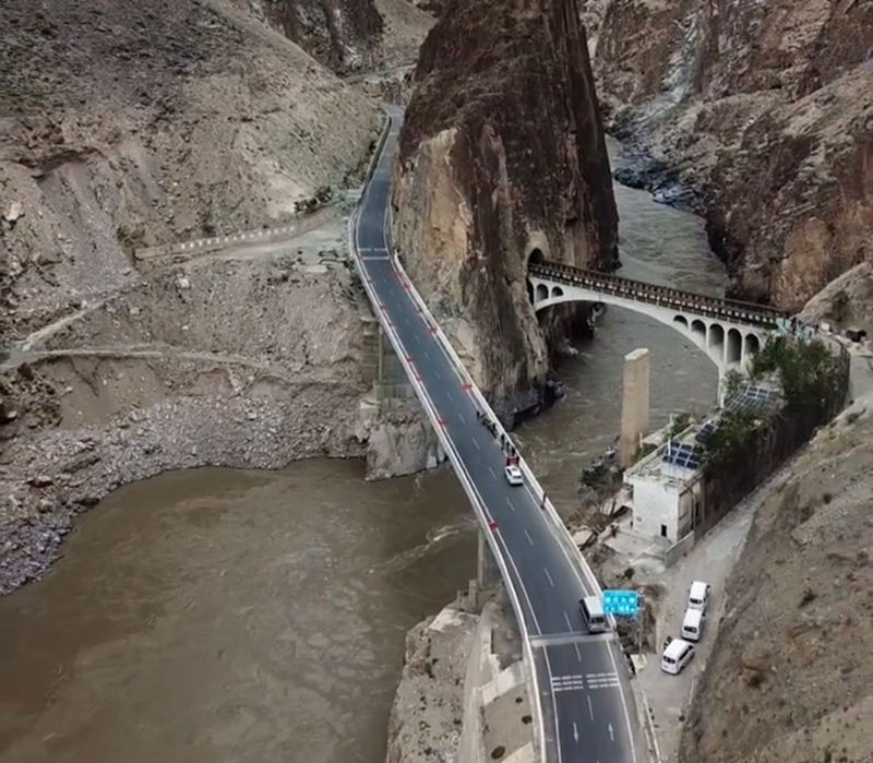 云南怒江大峡谷怒江大桥，318国道上的最美路段