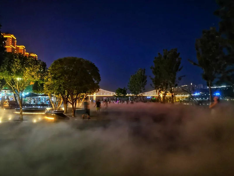 傍晚时分的重庆万州滨江路的七彩仙境4