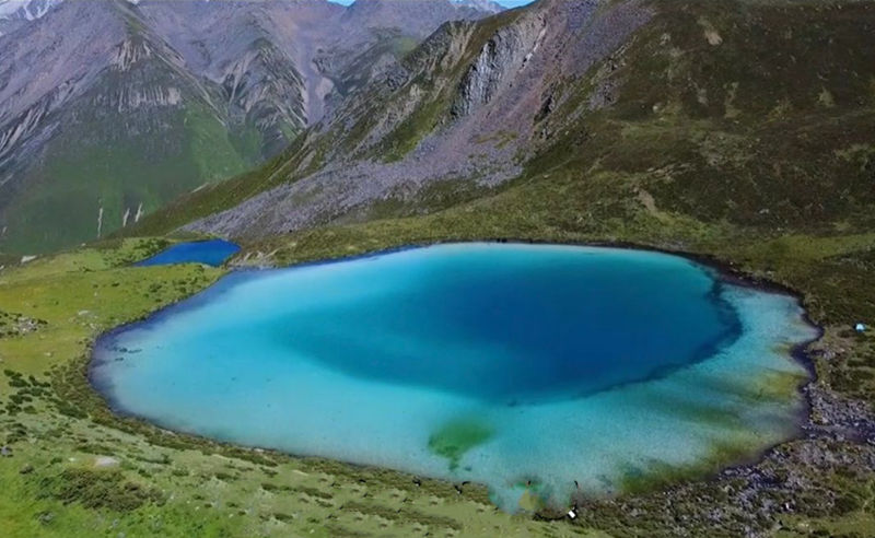 带你去看美丽的风景：贡嘎山下像宝石的海子