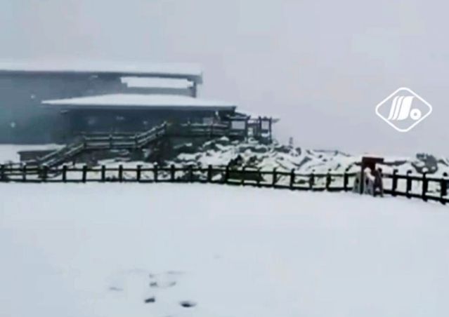 2021年8月25日，四川的达古冰川又下雪了