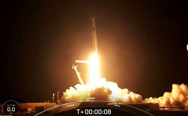 SpaceX的火箭搭载4名平民顺利升空