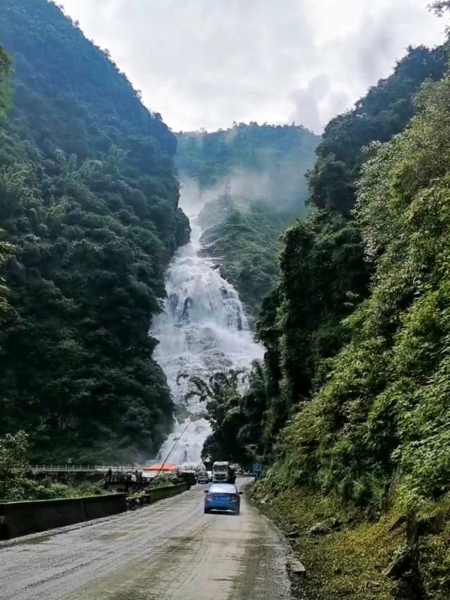 带你去看世间的美景--云南玉溪哀牢山咆哮的南恩瀑布