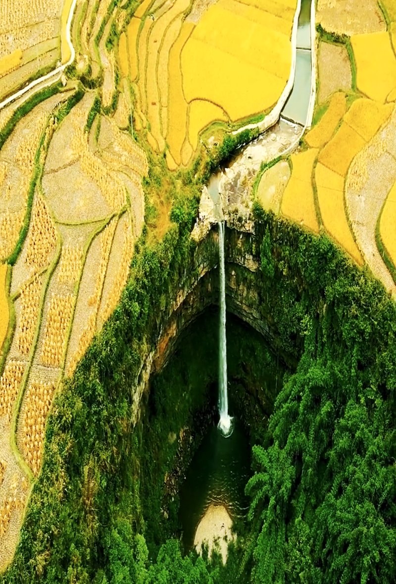 带你去看美丽的风景：贵州梯田瀑布--贵定腊利梯田瀑布飞泻而下
