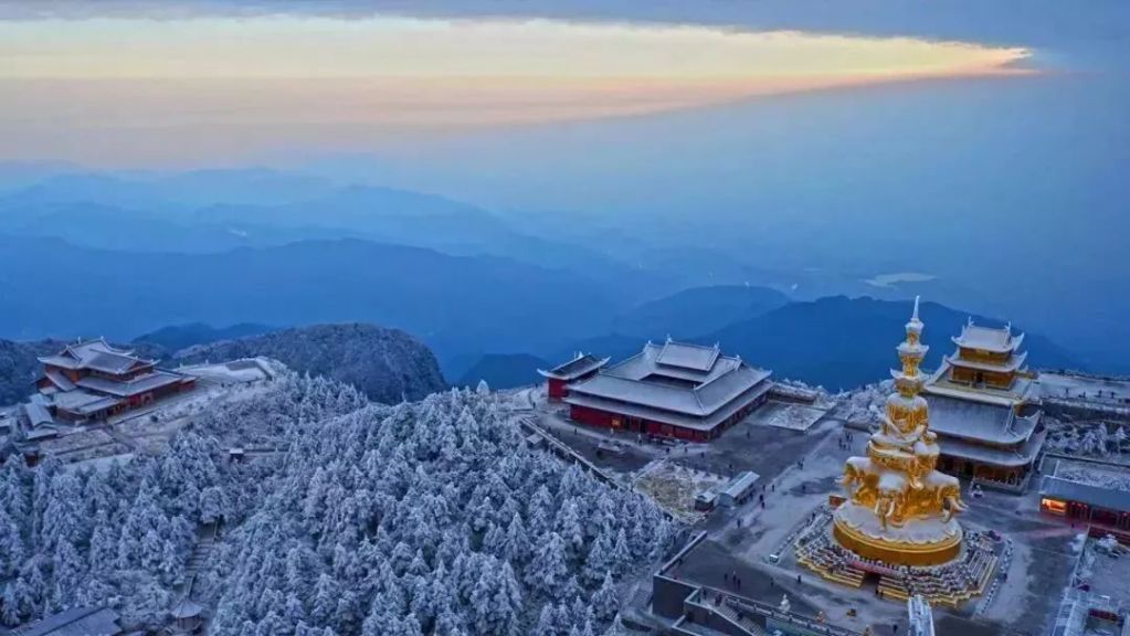   景点1、峨眉山景区。