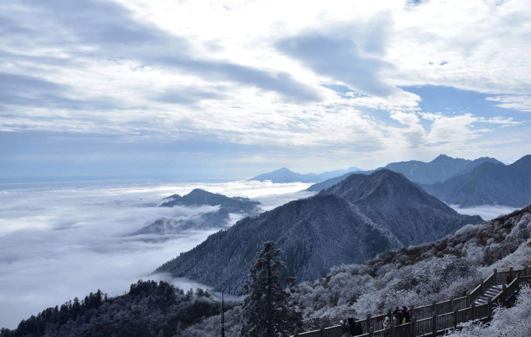 西岭雪山的位置地图与简介