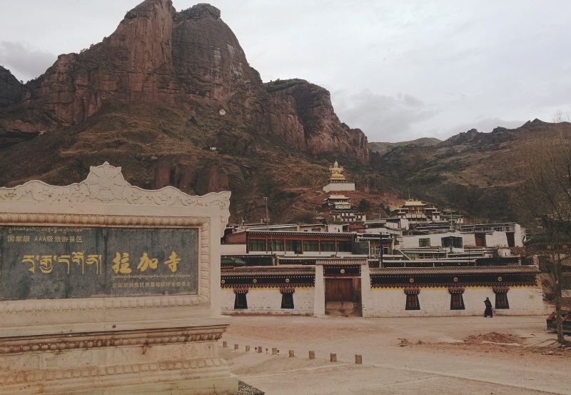 果洛拉加寺