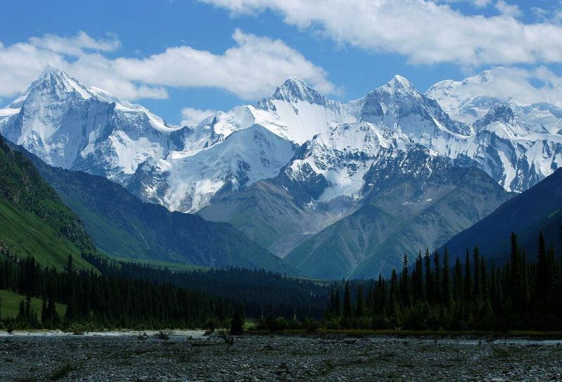 天山托木尔峰