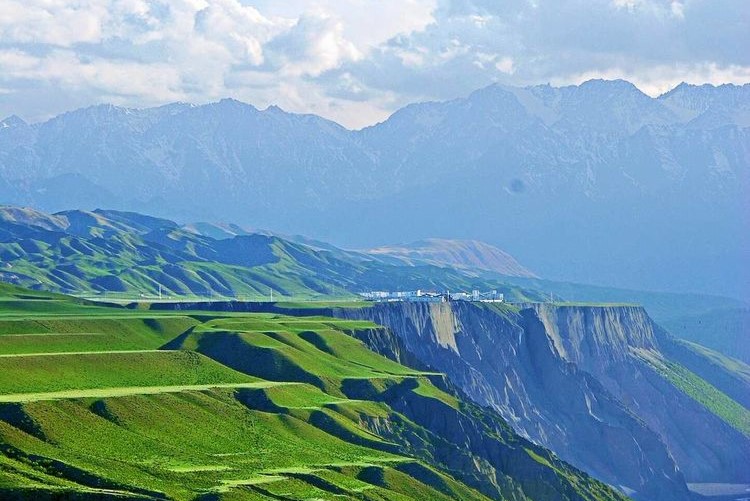乌苏佛山国家森林公园