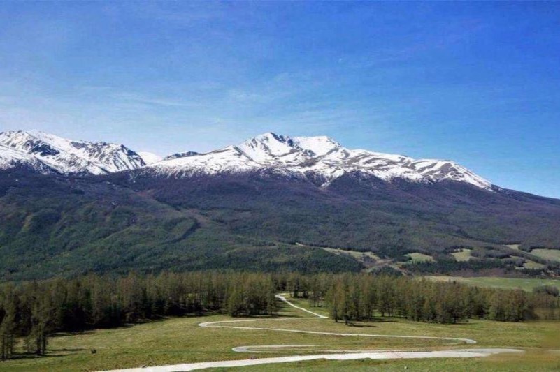 阿勒泰齐背岭旅游区