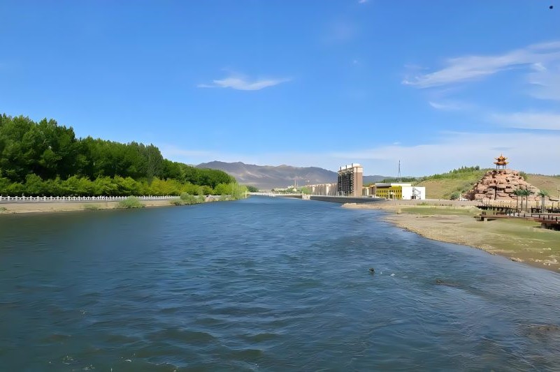阿勒泰富蕴滨河景区