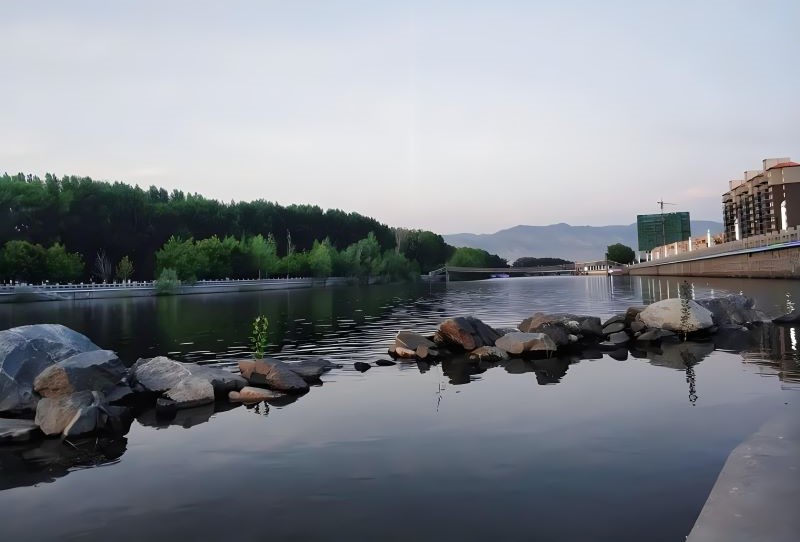 阿勒泰富蕴滨河景区