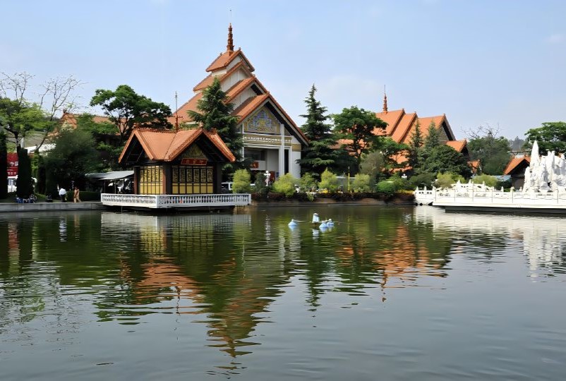 昆明七彩云南风景区