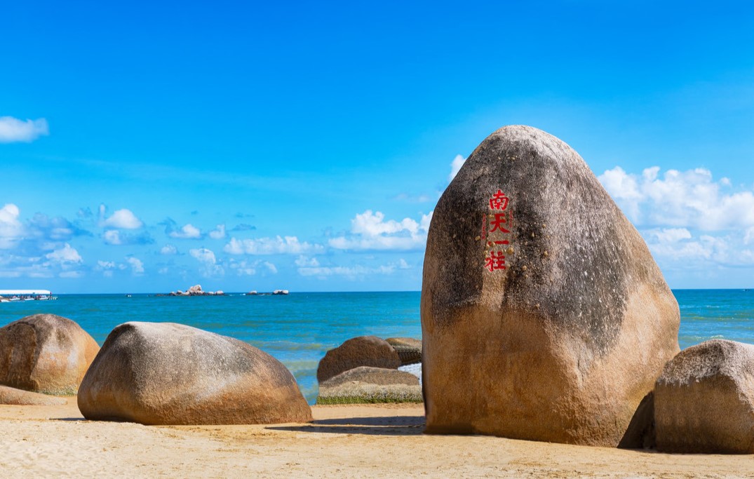 三亚旅游高峰期是什么时候，应该如何避开人群