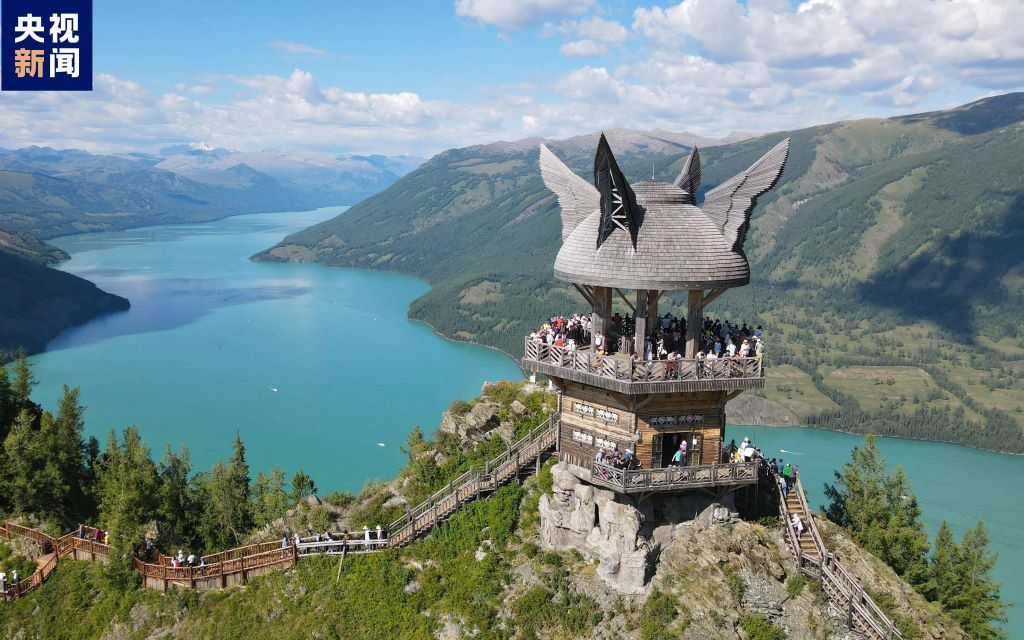 喀纳斯，中国最美丽的高山湖泊之一，壮观而神秘的东方瑞士