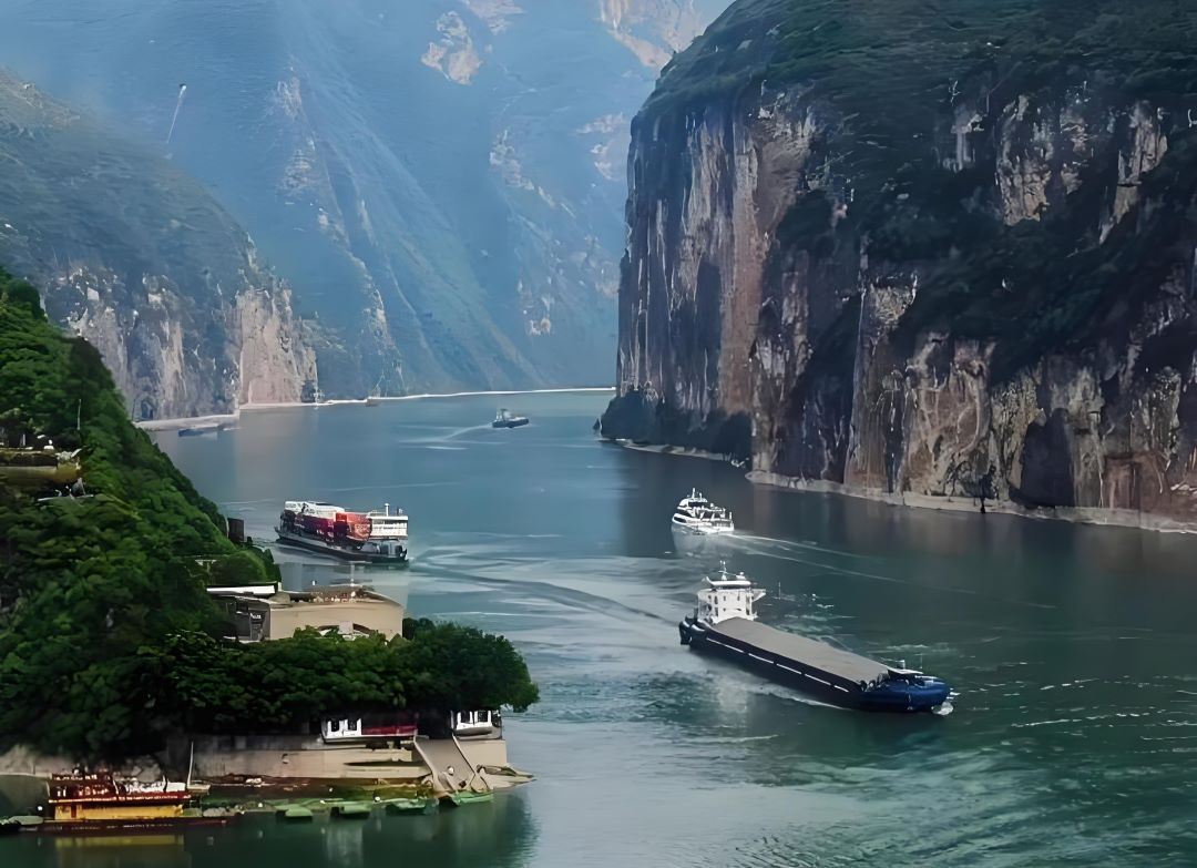 长江三峡，一幅集自然美与文化韵于一体的立体画卷
